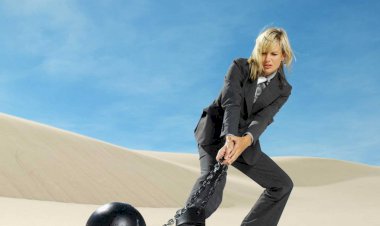 Kendi Önünden Çekil