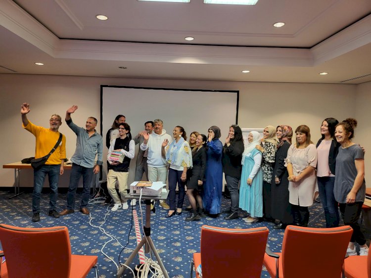 Kitapları ve Seminerleriyle Türkiye ve Avrupa da Sınırları Aşan Yazar Bülent Gardiyanoğlu Almanya’nın Frankfurt şehri yakınlarında Rüsselsheim’da iki gün Farkındalık Atölye Çalışması düzenledi